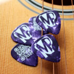 MP_Guitar_Pick_5er_lila
